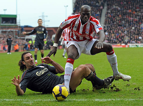 攻和短传配 攻和短传配