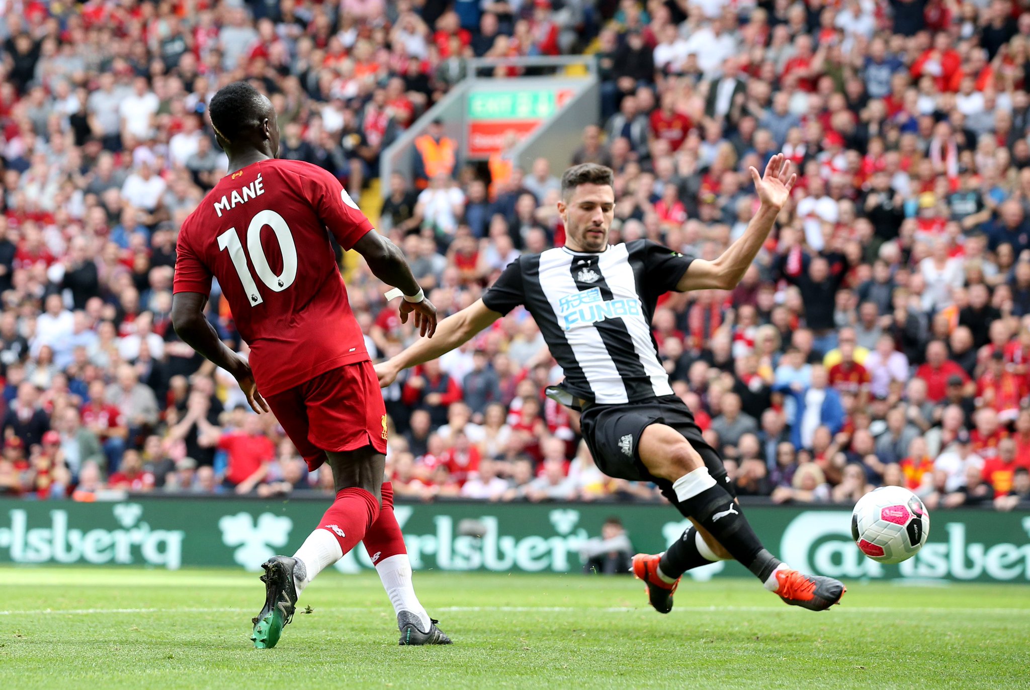 但在足球比 但在足球比